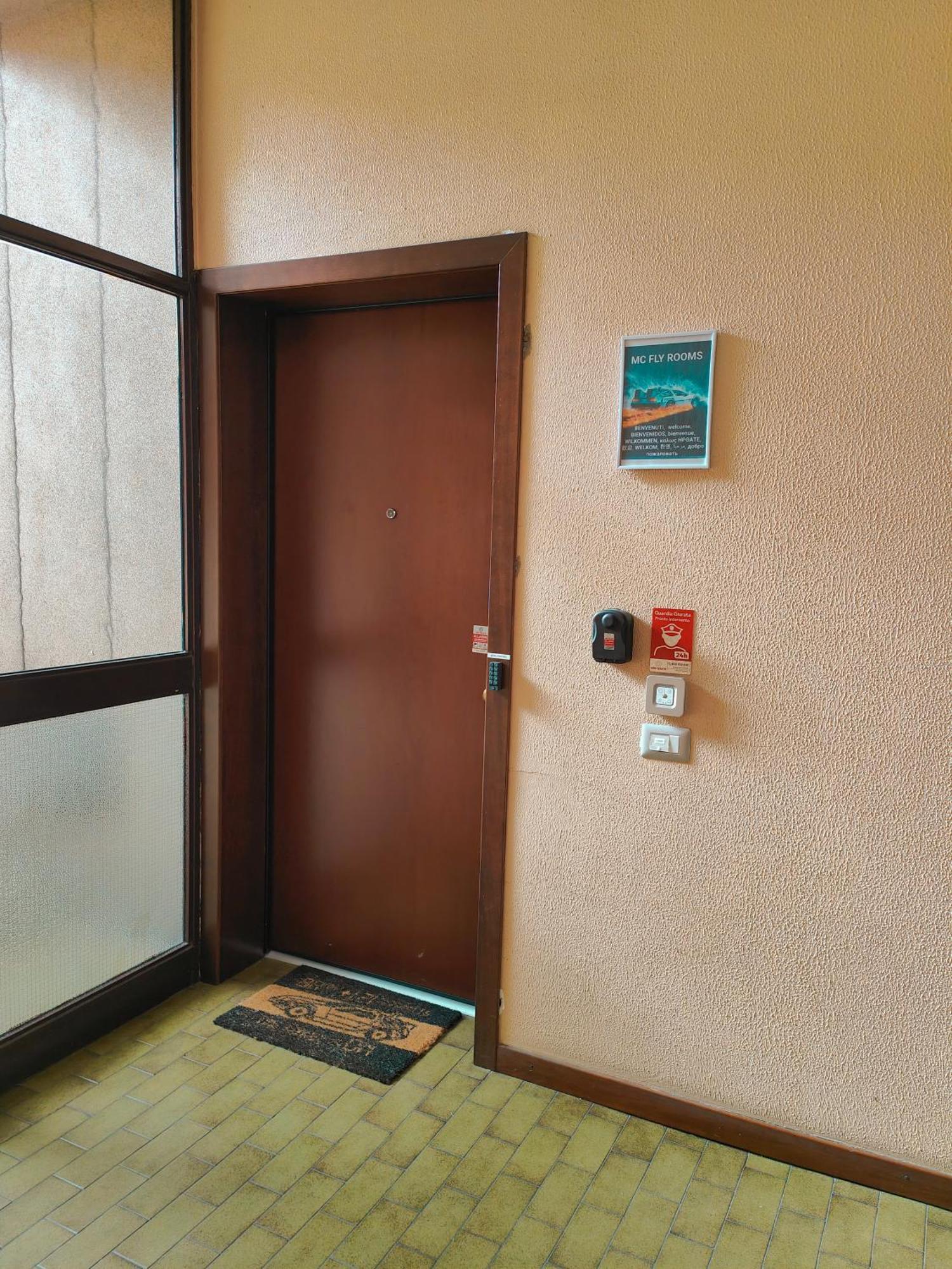 גאלארטה Mc Fly Rooms Malpensa Airport מראה חיצוני תמונה